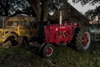 Media Name: farmall_m_charles_klein_banner.jpg